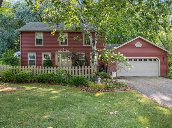 6201 Indian Mound Dr, Mc Farland, WI 53558