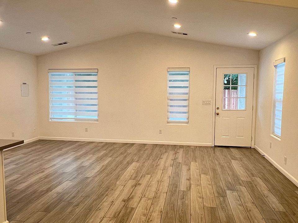 1st image of 1890 E Victoria Ave APT 1