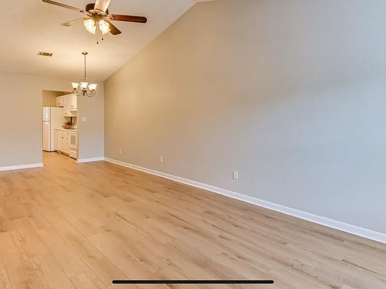 403 Laurel Pl — Photo 5