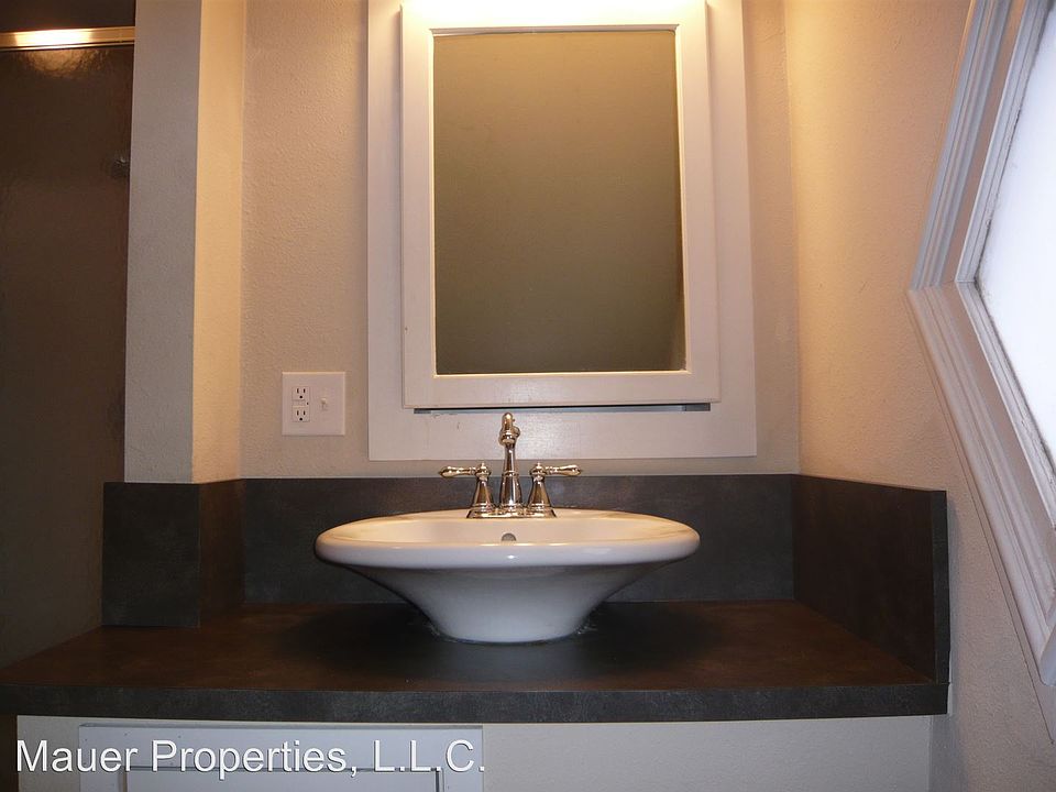2nd image of 818 S Lincoln Pl APT 3