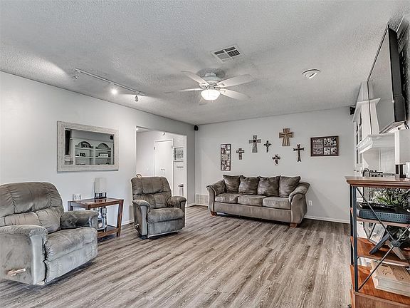 5th image of 1701 Cottonwood Ln