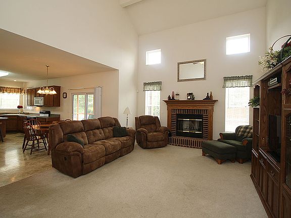 4th image of 5 Blue Springs Ct