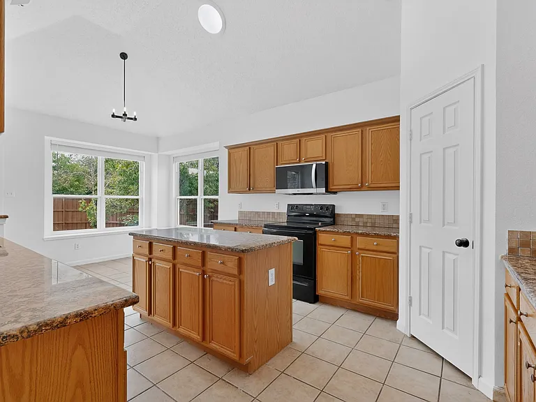 7807 Kristina Dr — Photo 37