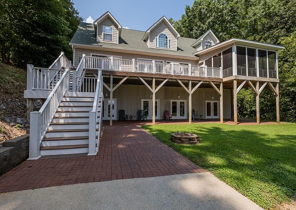 1st image of 715 Buckhead Dr