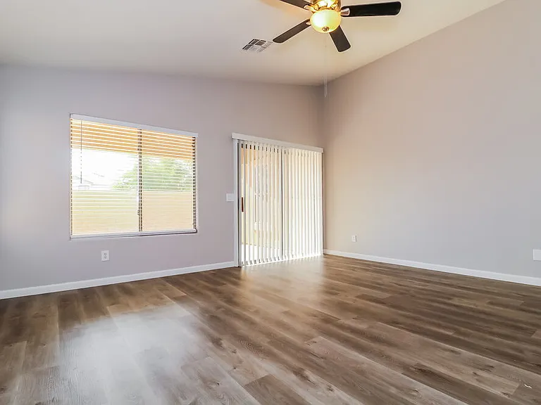 13625 W Lisbon Ln — Photo 7