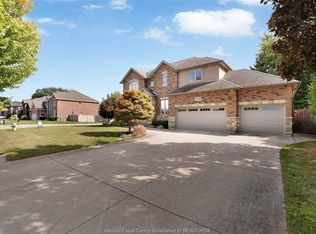 2895 Brooklyn Ave, Lasalle, ON N9H 2L5