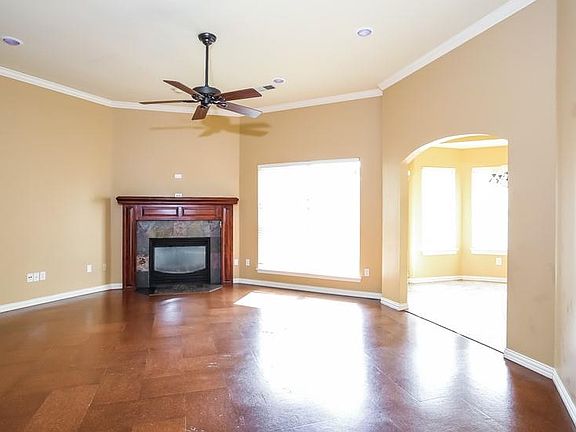 3rd image of 632 Vickery Ave