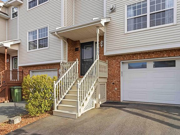 5th image of 60 Emma Ct