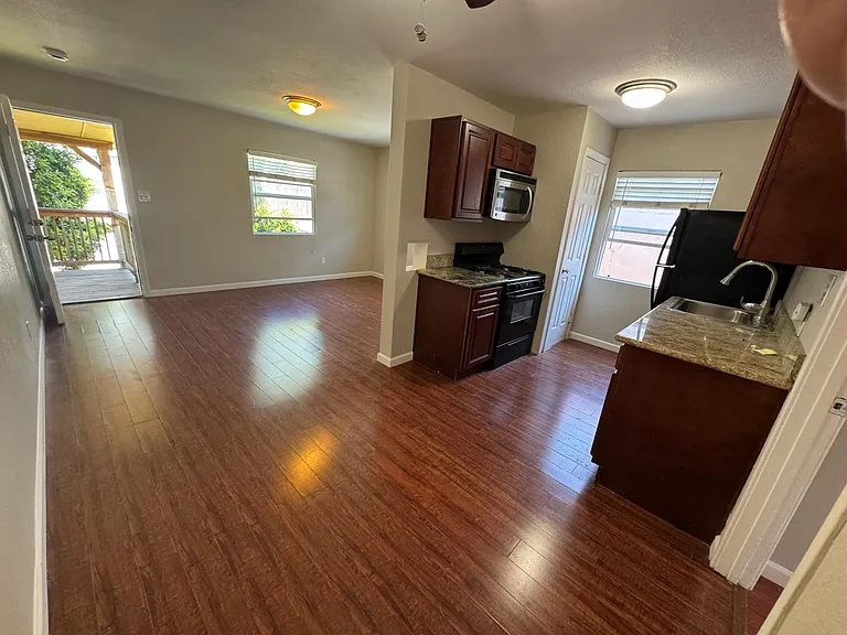 1808 D St #G — Photo 11