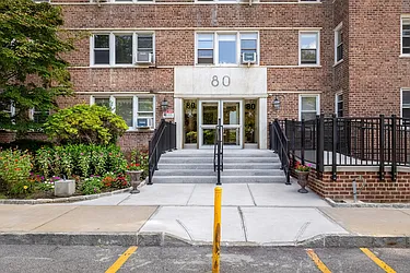 80 Knolls Crescent, #1B