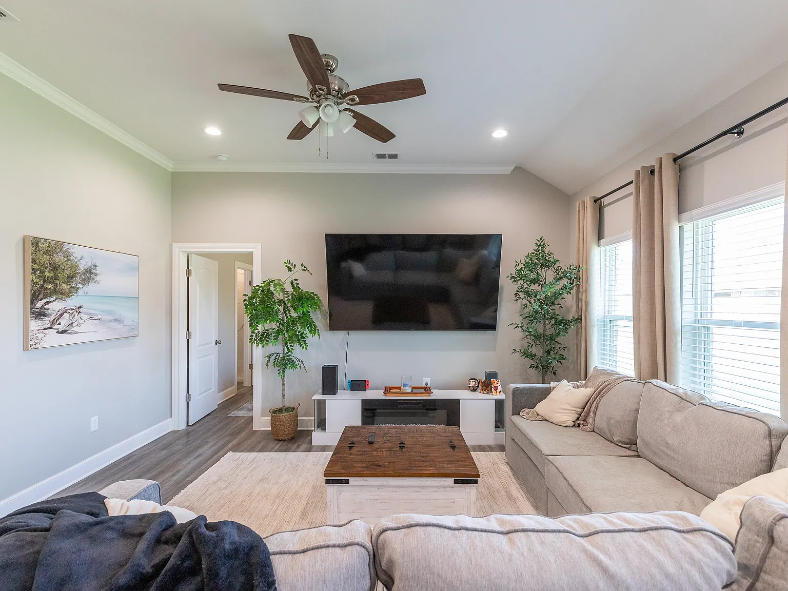 4 bed, 1730 sqft, $4,500 — Photo 2