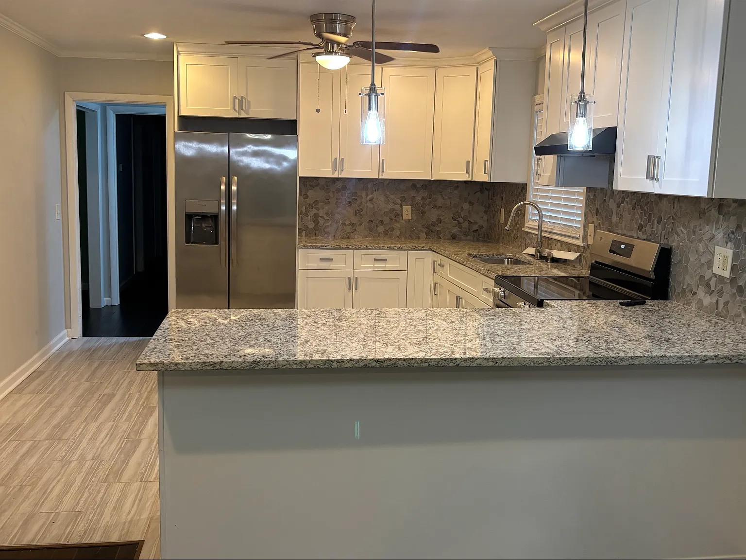 3 bed, 2.5 bath, 1955 sqft, $2,400 — Photo 2