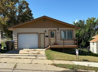 618 5th St SW, Minot, ND 58701