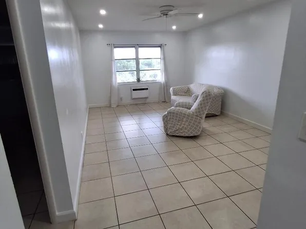 1250 E SAMPLE Road #303, Pompano Beach, FL 33064