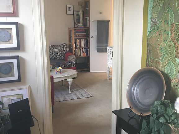 3rd image of 218 Cranbrook Cir