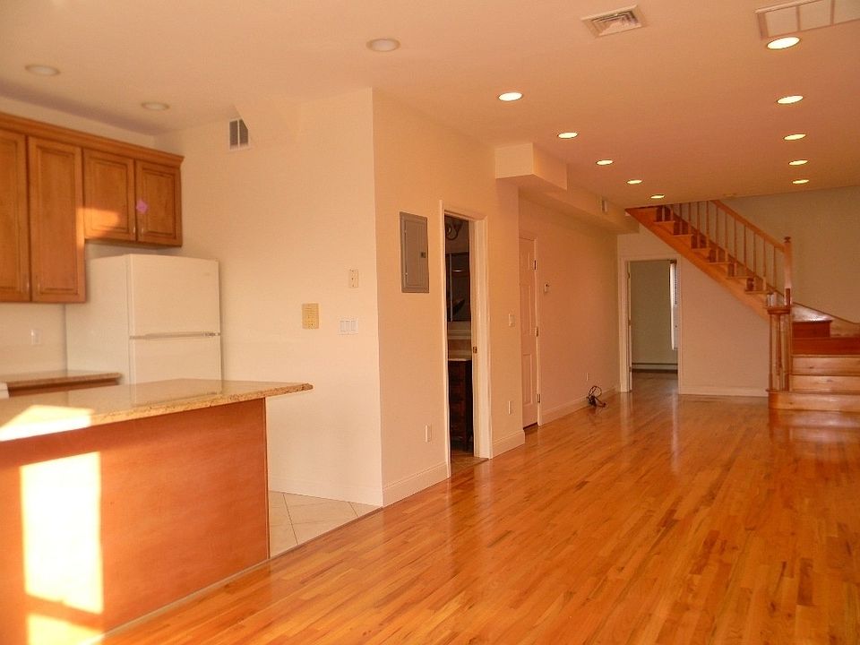 1st image of 302 7th Ave APT 3