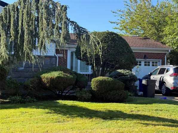 2243 Renfrew Ave, Elmont, NY 11003