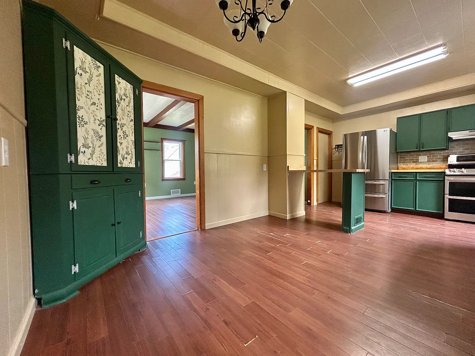3 bed, 1200 sqft, $1,850 — Photo 2