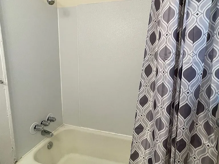 420 N Elm St — Photo 14