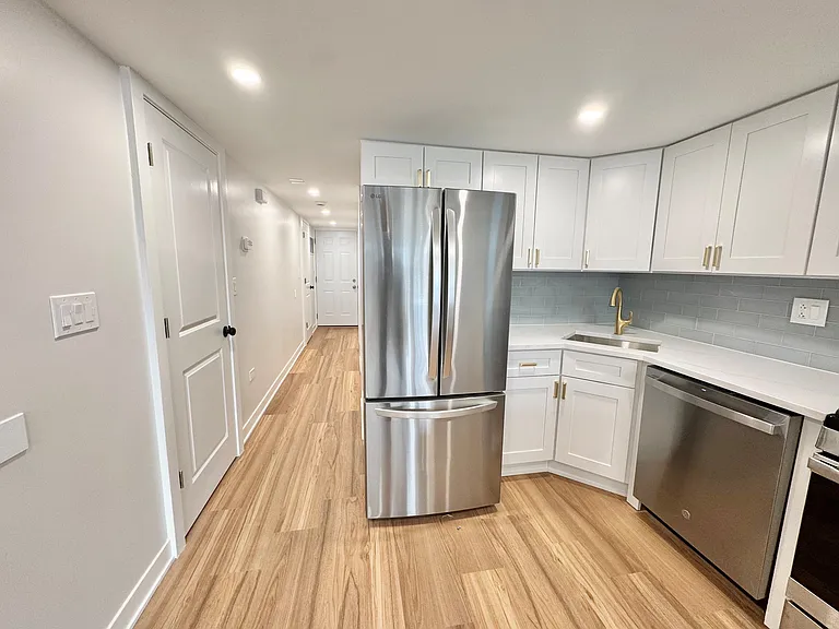 4816 W Henderson St #G — Photo 5