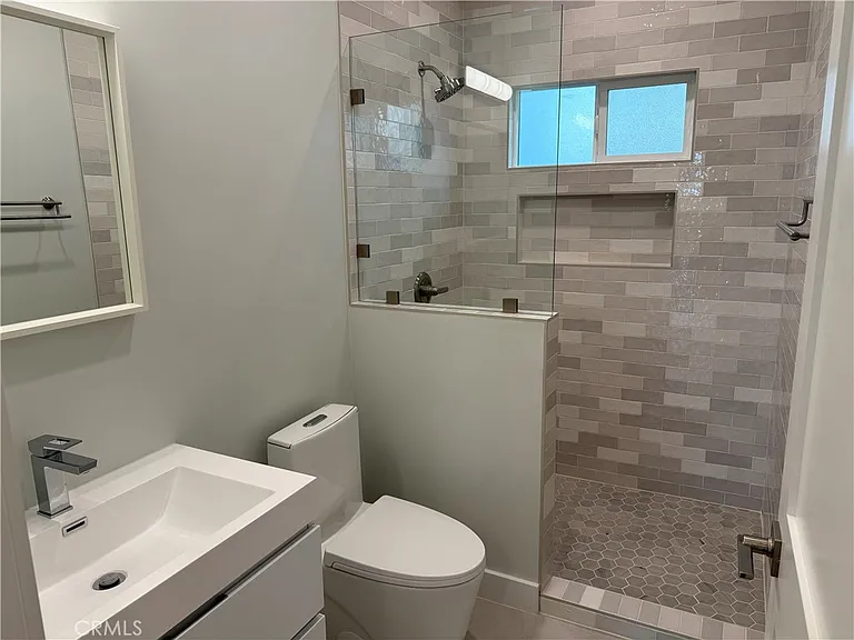 1072 N Vinedo Ave — Photo 10