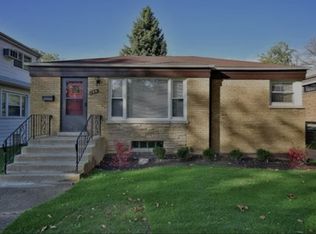 144 E Quincy St, Riverside, IL 60546