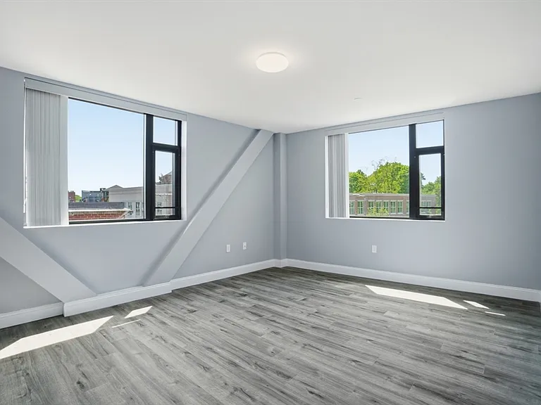 632 Centre St #306 — Photo 9