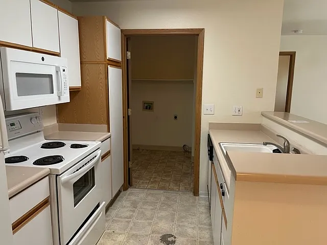 3200 N Lakegrove Ln #102 — Photo 6