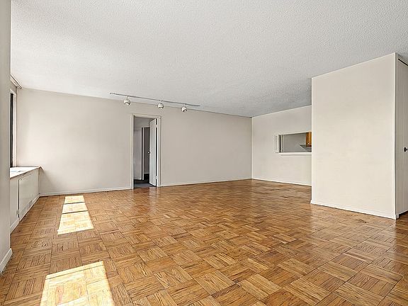 2nd image of 531 Main St APT 503