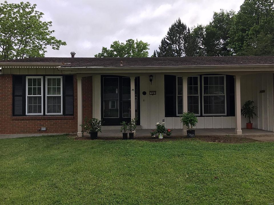 1st image of 738 Carriage Ln