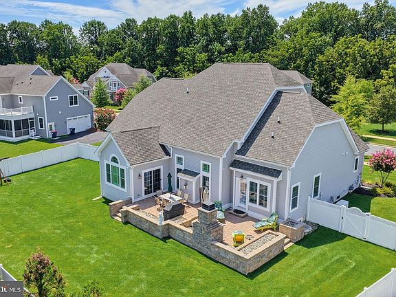 3rd image of 813 Sweet Birch Dr