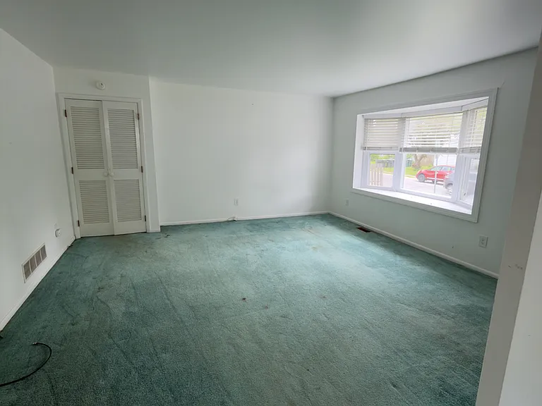 393 Phillips Ave — Photo 6