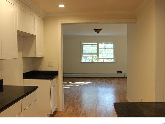 5th image of 8 Cricket Ln