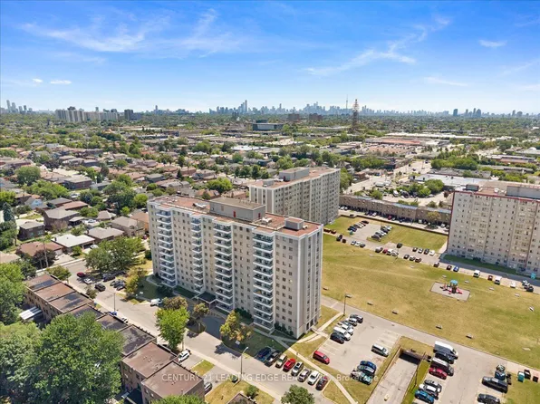 200 Lotherton Ptwy #1208, Toronto, ON M6B 2G9