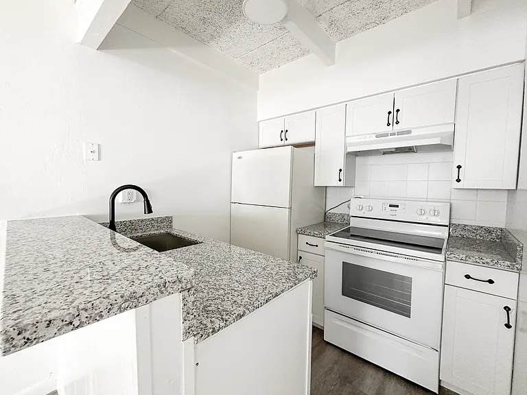 1025 S K St #5 — Photo 5