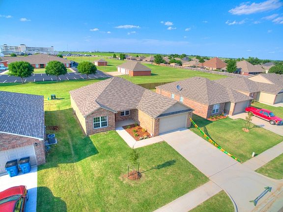 3rd image of 1011 N Scouts Court Way