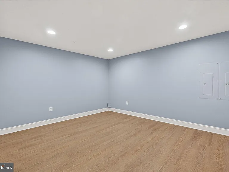 15806 Copper Beech Dr — Photo 39