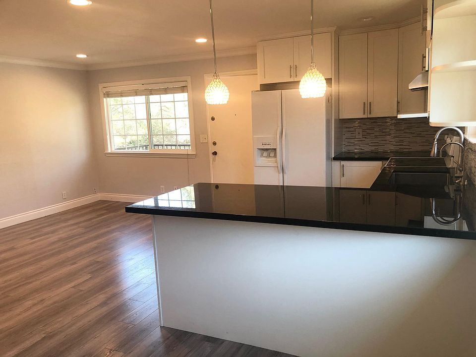 1st image of 2515 Dillion Ct APT 4