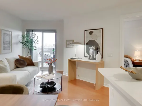 60 Heintzman St #1713, Toronto, ON M6P 5A1