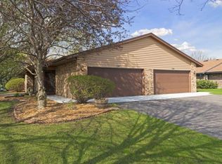 7087 Robinwood Trl, Woodbury, MN 55125