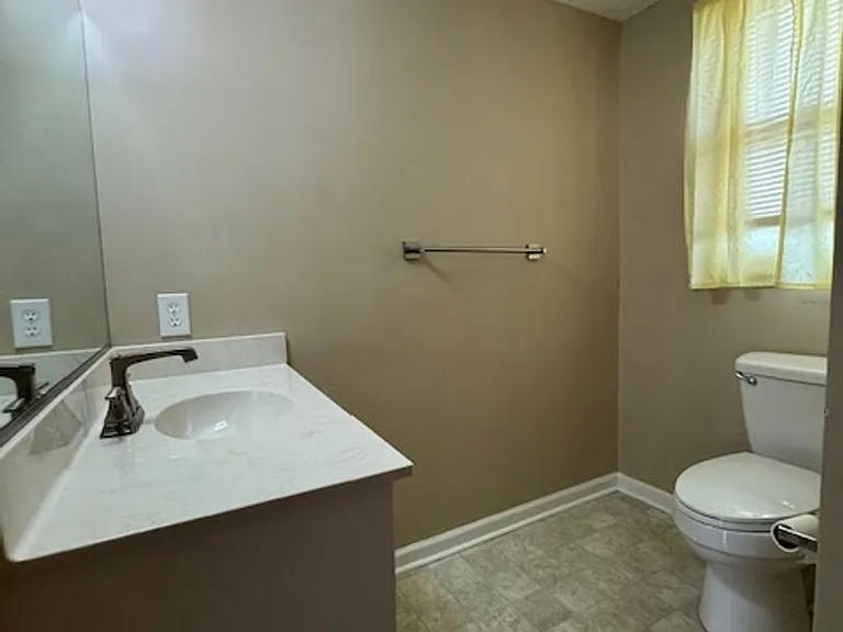 709 Luther Dr — Photo 16