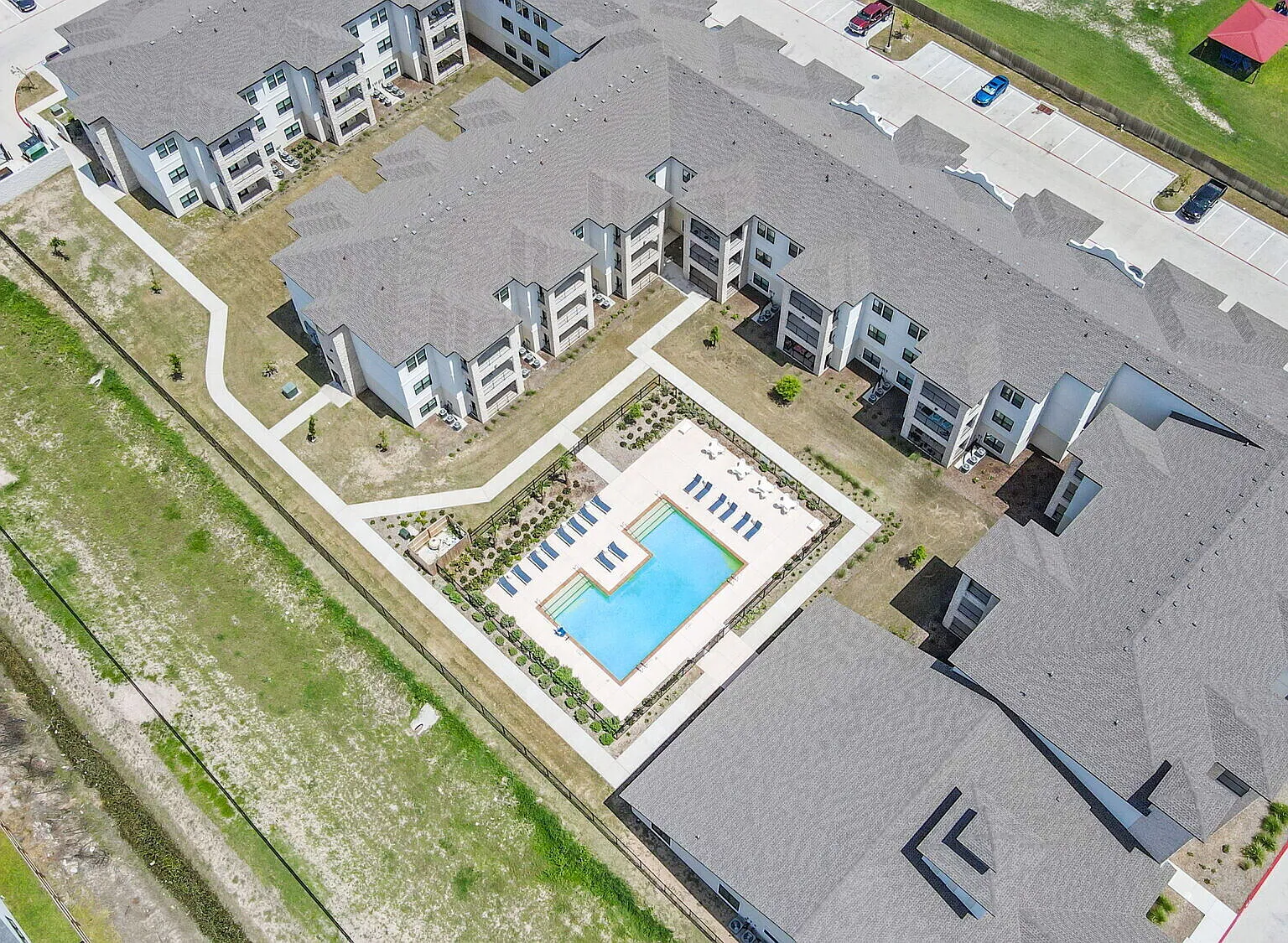Avanti at Emerald Point Apartments — Photo 3