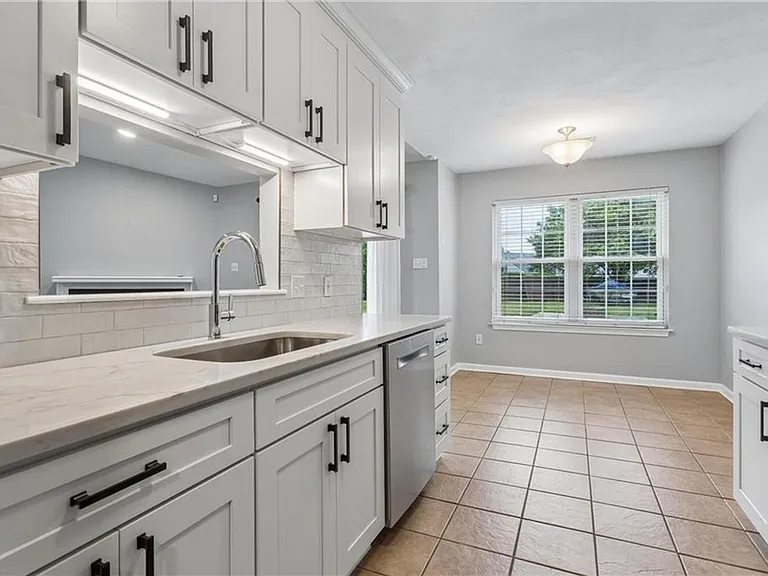1828 Blairmore Arch — Photo 4