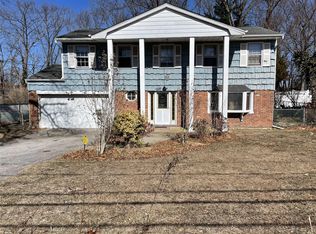 54 Schneider Ln, Hauppauge, NY 11788