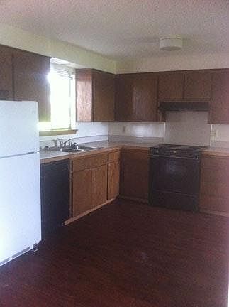2nd image of 930 Enterprise Dr NE Unit D