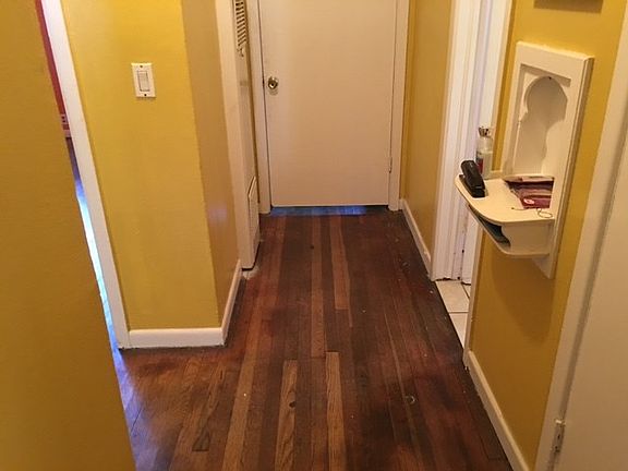4th image of 305 S Houston St