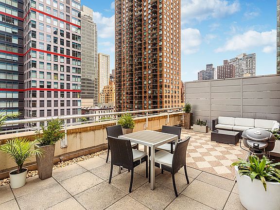3rd image of 250 E 53rd St APT 901