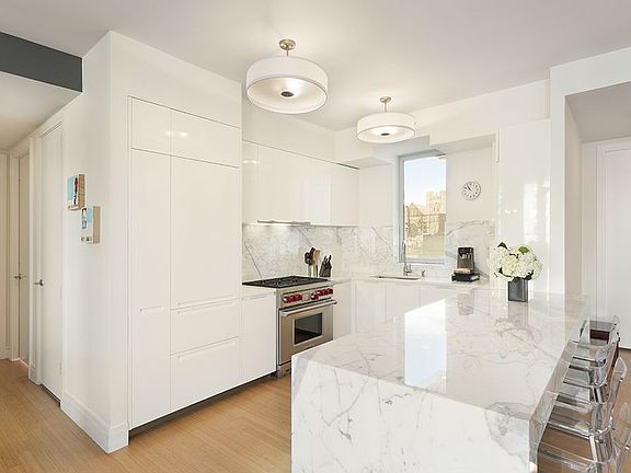 5th image of 545 Cathedral Pkwy #10D