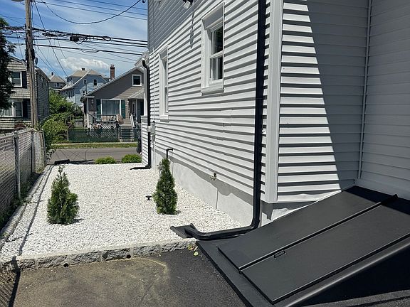 4th image of 202 Goddard Avenue