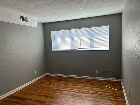 4th image of 1024 Forest Ct APT 9
